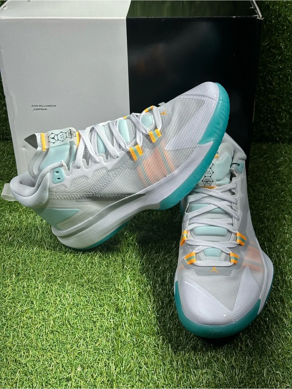 JORDAN ZION 1 , WHITE/ DYNAMIC TURQUOISE, MENS 10 , DA3130-101 NEW IN BOX